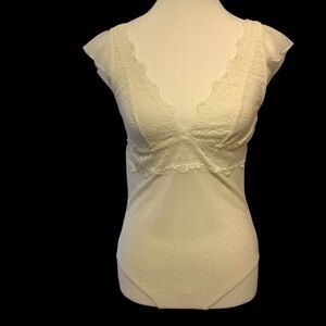 AERIE WHITE V-NECK LACE/ SHEER BODYSUIT WITH KEY HOLE BACK/ Size L